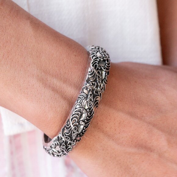 paparazzi Jewelry - Enchanting Entrant - Silver Bracelet